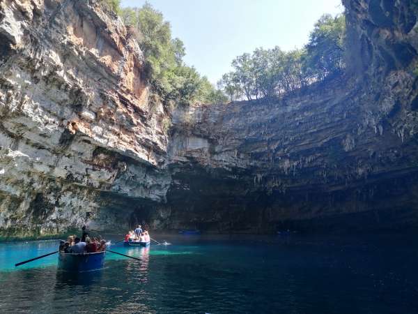 Propadlý strop v Melissani