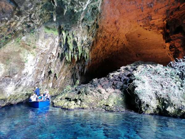 Croisière vers la partie fermée de la grotte