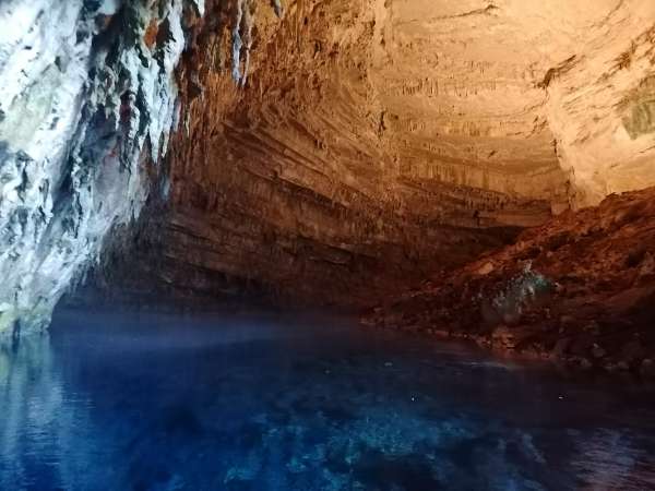 Parte fechada da caverna Melissani