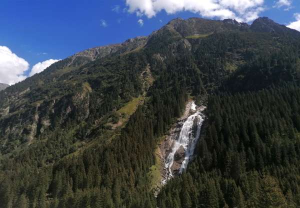 Cascada de Grawa desde la distancia