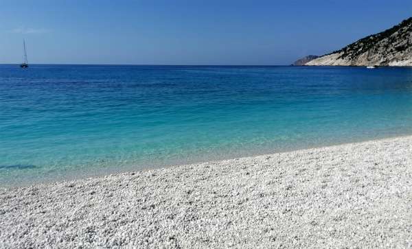 Na praia de Myrtos