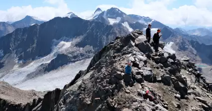 Ascent to the Schaufelspitze (3332 m)