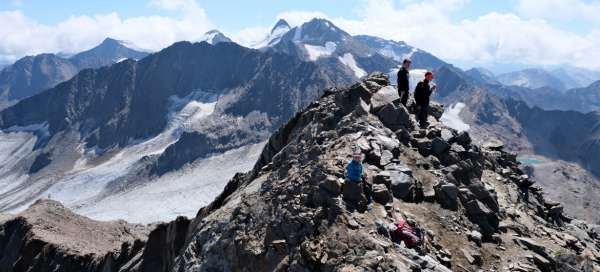 Ascent to the Schaufelspitze (3332 m): Weather and season