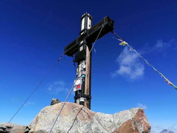 Schaufelspitze peak (3332 m)