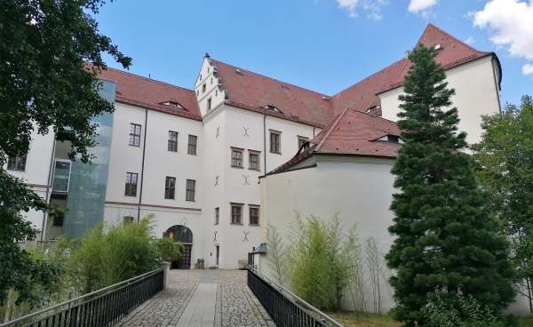 Eingang zum Schloss Hoyerswerda