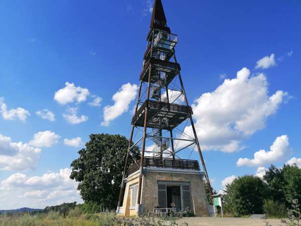 Vista frontale della torre di avvistamento