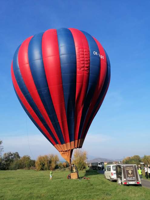 Vzlet teplovzdušného balóna