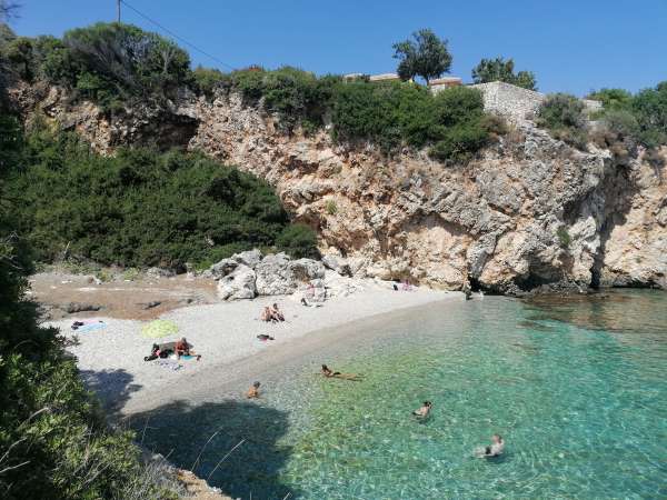 La spiaggia di Pelagos dal basso