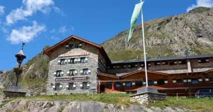 The surroundings of the Dresdner Hütte mountain hut