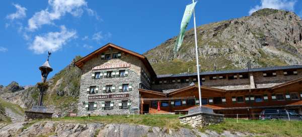 Os arredores da cabana na montanha Dresdner Hütte