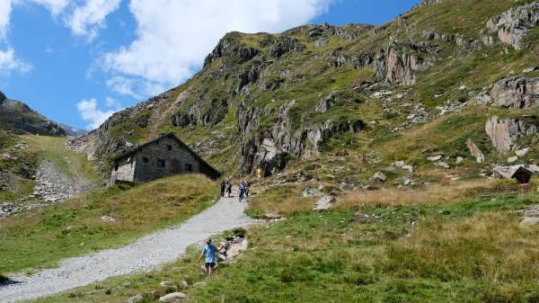 Long-distance hiking trails around the Dresdner Hütte