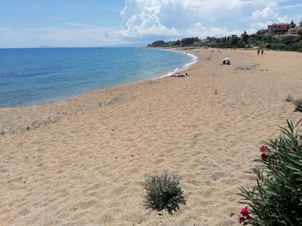 Vista da praia de Skala do norte