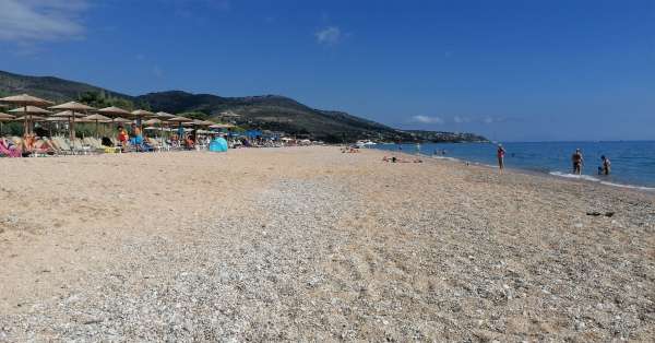 Centraal deel van het strand van Skala