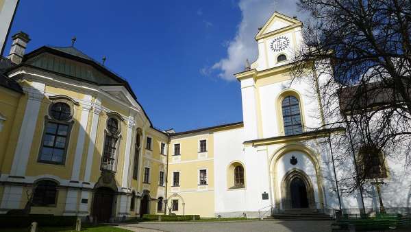 Монастырь и церковь