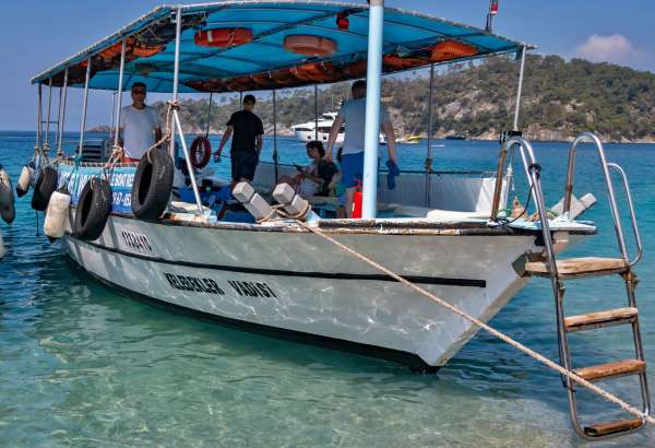The boat from Ölüdeniz departs directly from the beach