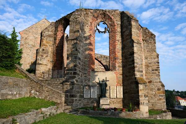 Ruínas de uma igreja