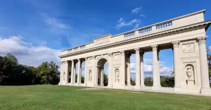 Kolonáda na Reistne