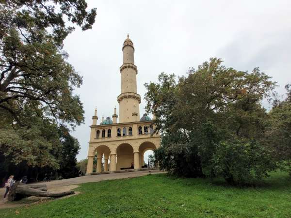 Turm und Moschee