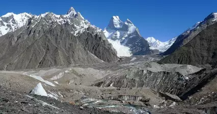 ムスターフ塔 (7,273m)