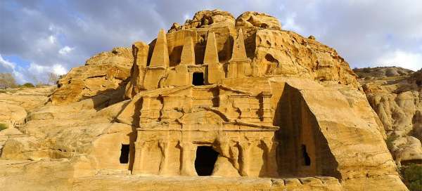 Obelisk Tomb at Bab as-Siq: Weather and season