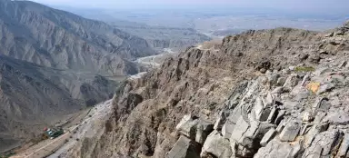 제벨 야나스로 출발