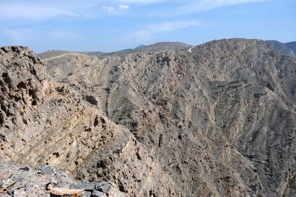 Chemin de crête le long du massif du Yanas