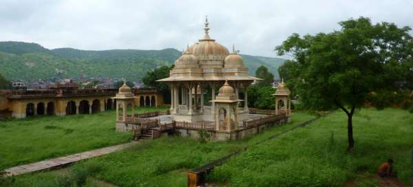 Tombs of Gaitore Ki Chhatriyan: Accommodations