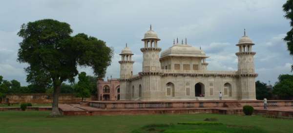 Mausoleum van Itimad-ud-Daulah: Accommodaties