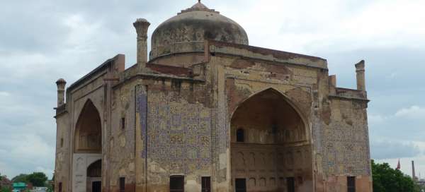 Tomb of Chini Ka Rauza: Weather and season