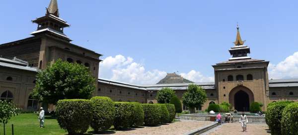 Jamia Masjid in Srinagar: Accommodaties