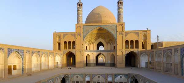 Mezquita Agha Bozorg: Alojamientos