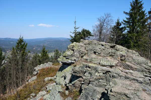 Felsen unter dem Gipfel von Hvězda