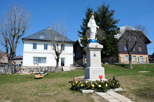 Statua della Vergine Maria a Příchovice