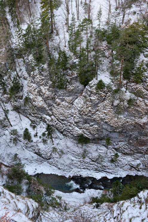 Une vue dans les profondeurs de la dolina de Kvačianske