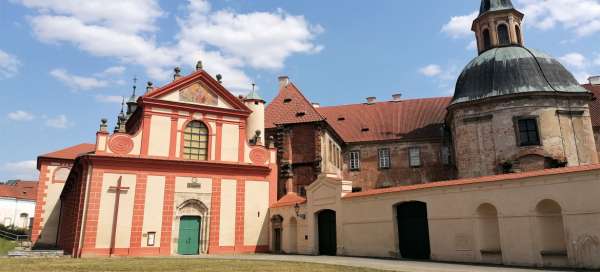 Пласский монастырь: Размещение