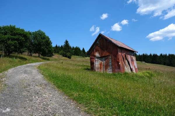 Torre inclinada nas Montanhas Gigantes