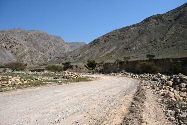 Road through the valley of Wadi Naqab