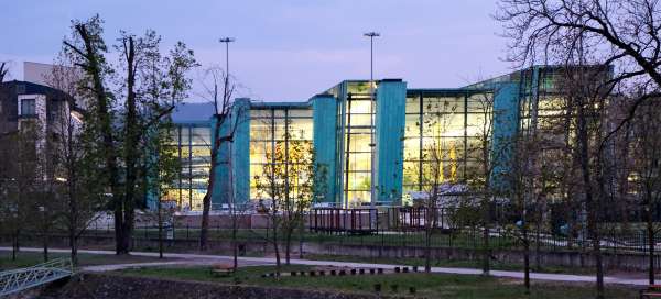 Visit to the swimming pool in Esztergom: Weather and season