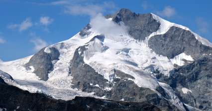 伯尔尼纳峰 (4,049 m)