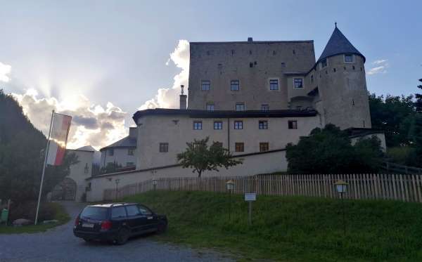 Schloss Naudersberg