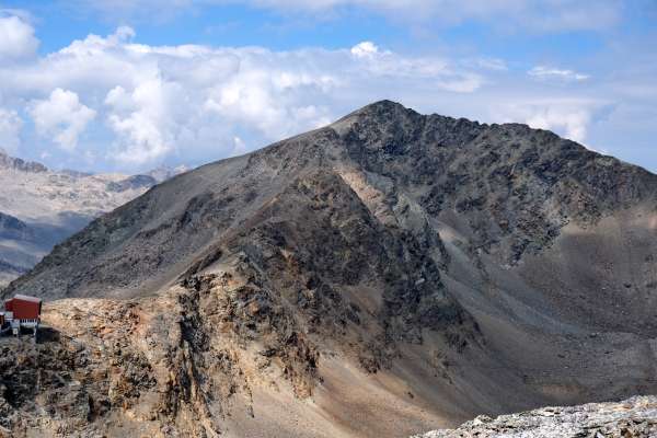 Widok na Munt Pers (3207 m)