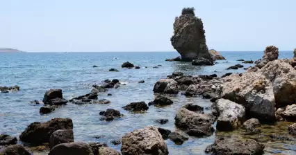 ノートスを通って岩層まで歩く