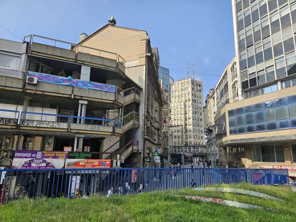 Заброшенные разрушающиеся здания