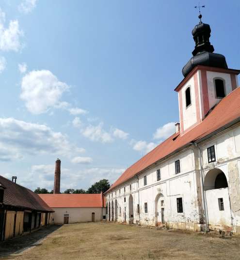 Torre del patio del monasterio