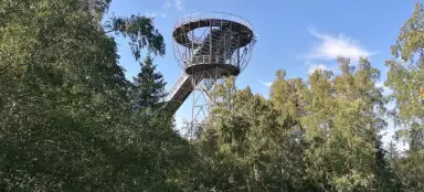 Een wandeling van Košov naar de skischansen