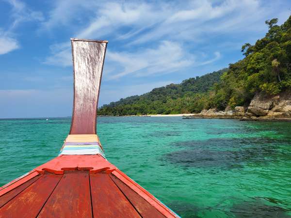 Cruise along the coast of Ko Adang