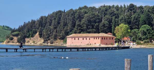 Manastiri und Zvernecit