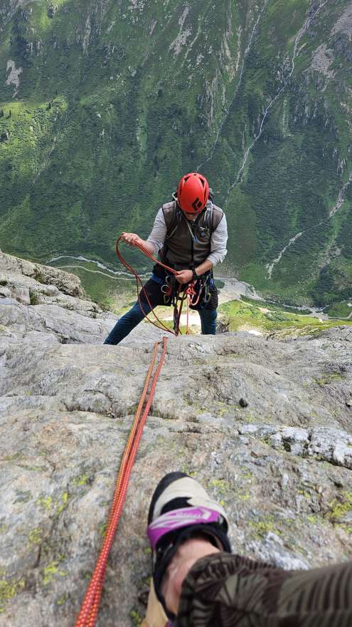 Pieds dans les aires de jeux