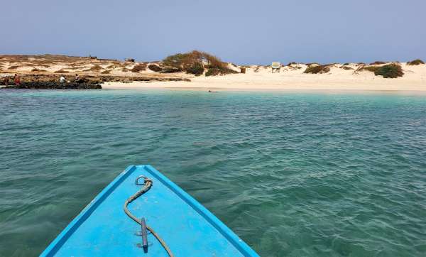 Llegada a la isla de Ilhéu de Sal-Rei