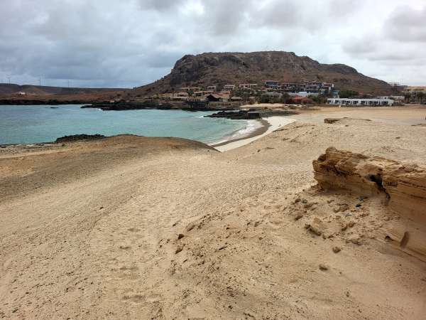 Di fronte alla spiaggia di Praia de Cruz